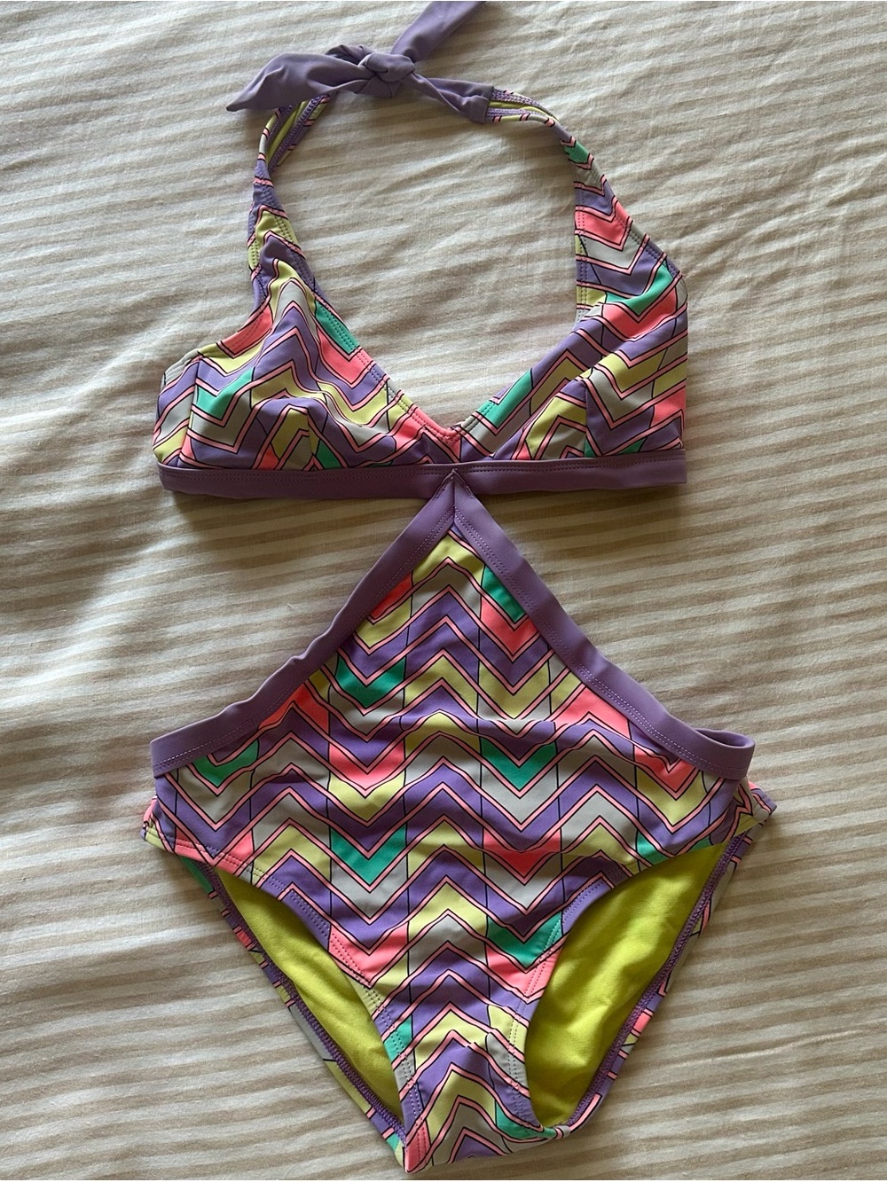 vm pastel-y neon chevron print one piece / size  small